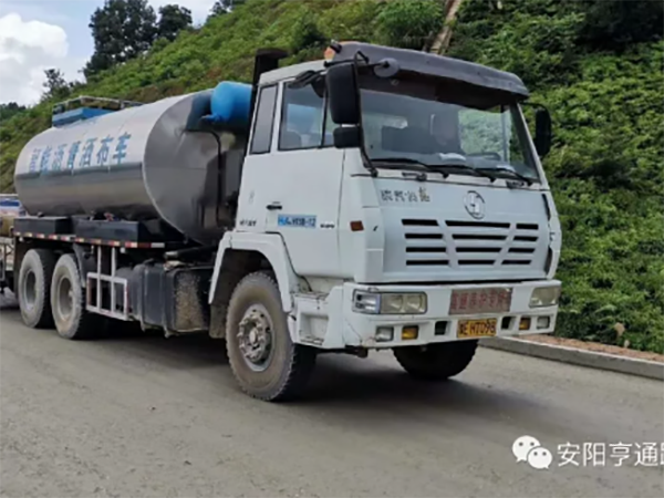 我公司廣東河惠莞項目透層、封層試驗段完成